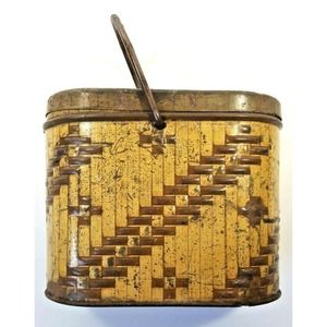 Carr & Co. LTD Biscuit Manufacturer's Carlisle England Tin early 20th century